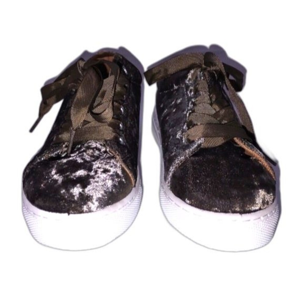 Qupid Reba Retro Inspired Green Velvet Fashion Sneaker Size 5.5 - Picture 2 of 9